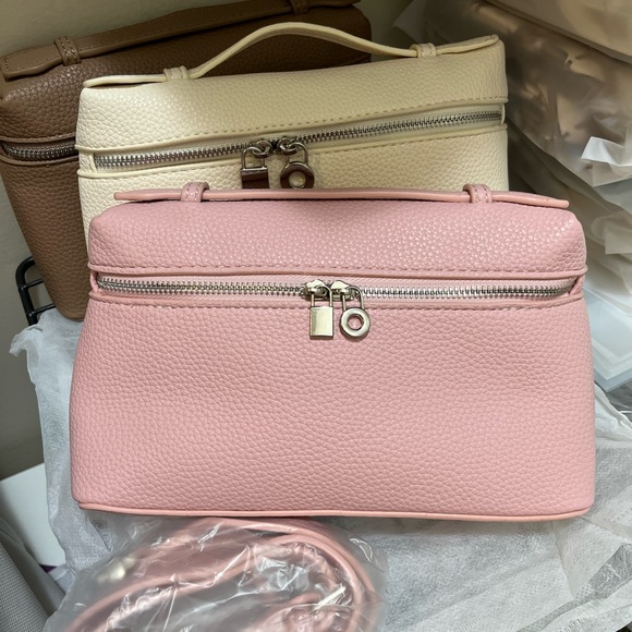 Vegan leather crossbody bags (Korea Local Shop) - Picture 4 of 4